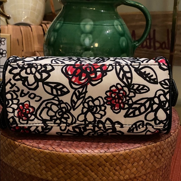 Coach Poppy Daisy Floral Graffiti Cosmetic Bag. - Picture 5 of 10